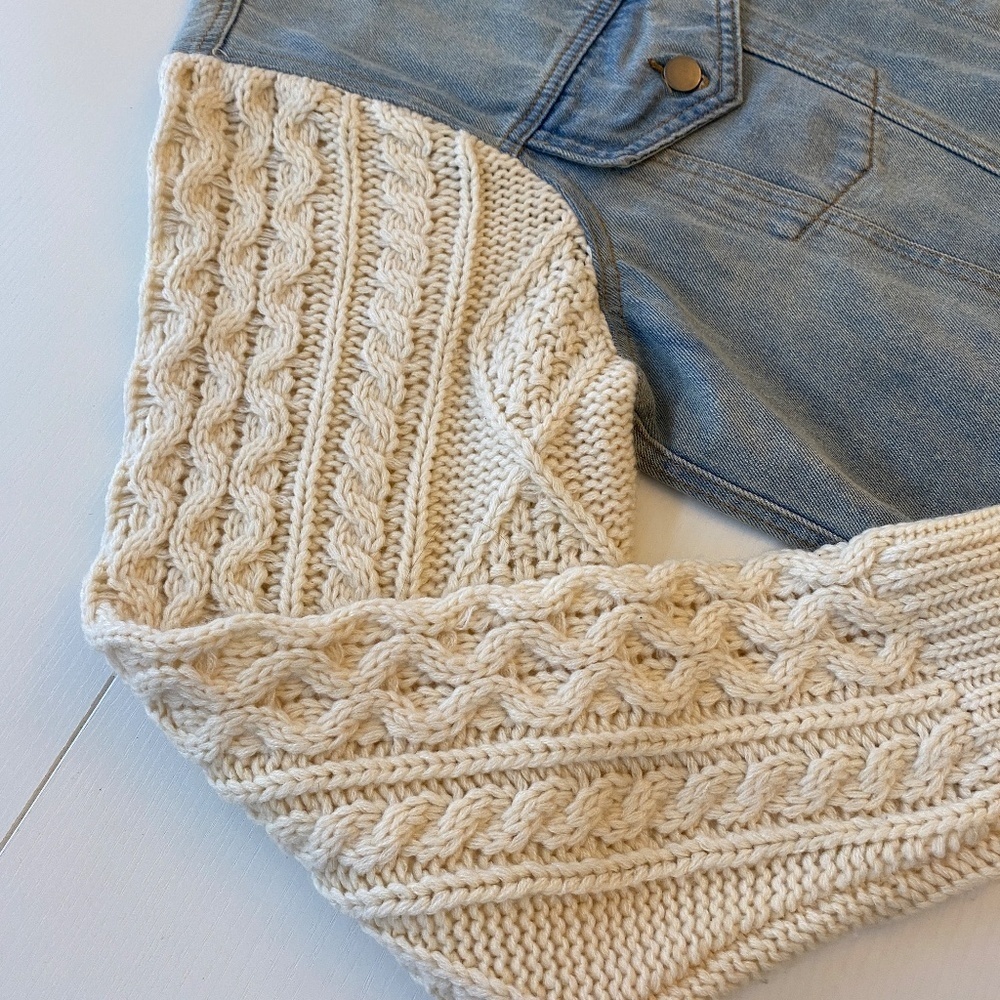 POL Light Wash Denim Jacket Knit Sweater Sleeves Size Large - Picture 11 of 16
